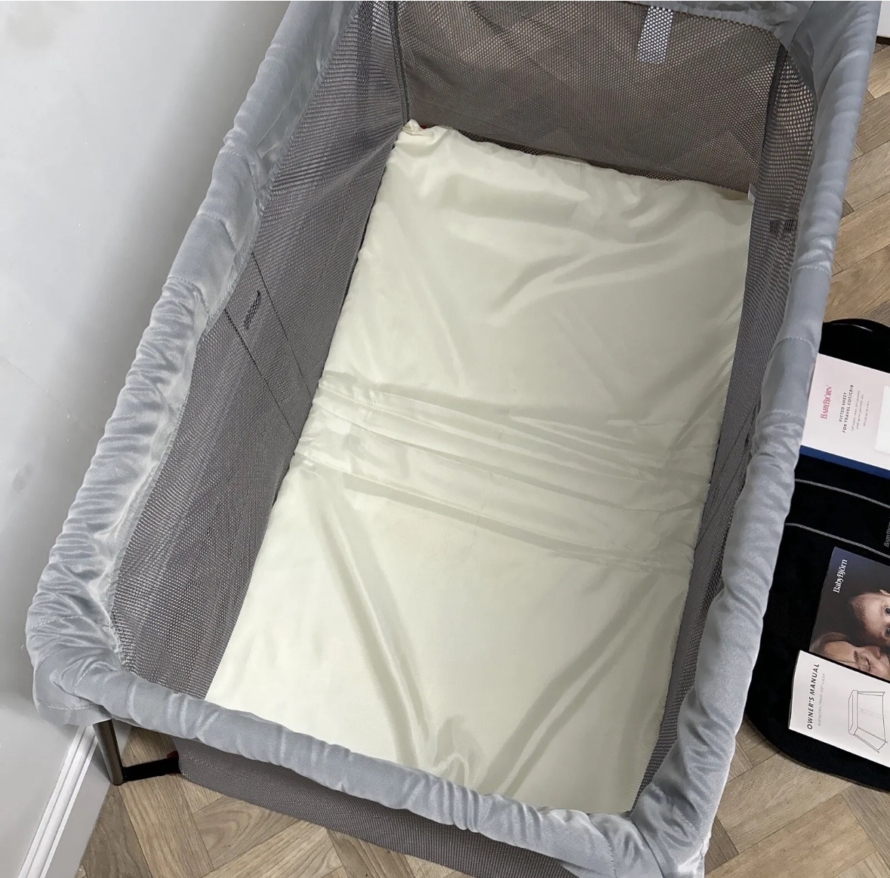 PRELOVED Baby Björn Travel Cot Light - Silver Grey - RRP£250 - Image 3