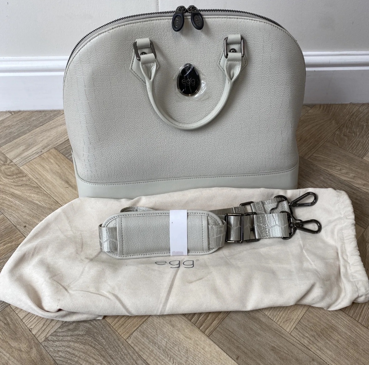 Egg jurassic cream changing bag 2025