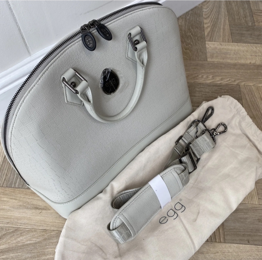 NEW egg Jurassic White Leather Changing Bag RRP£250 - Image 2