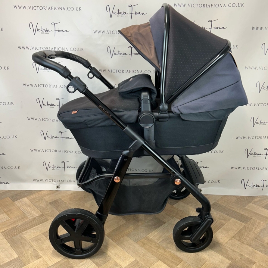 PRELOVED Silver Cross Pioneer Pushchair Travel System + Car Seat Special Edition Eclipse - Image 3