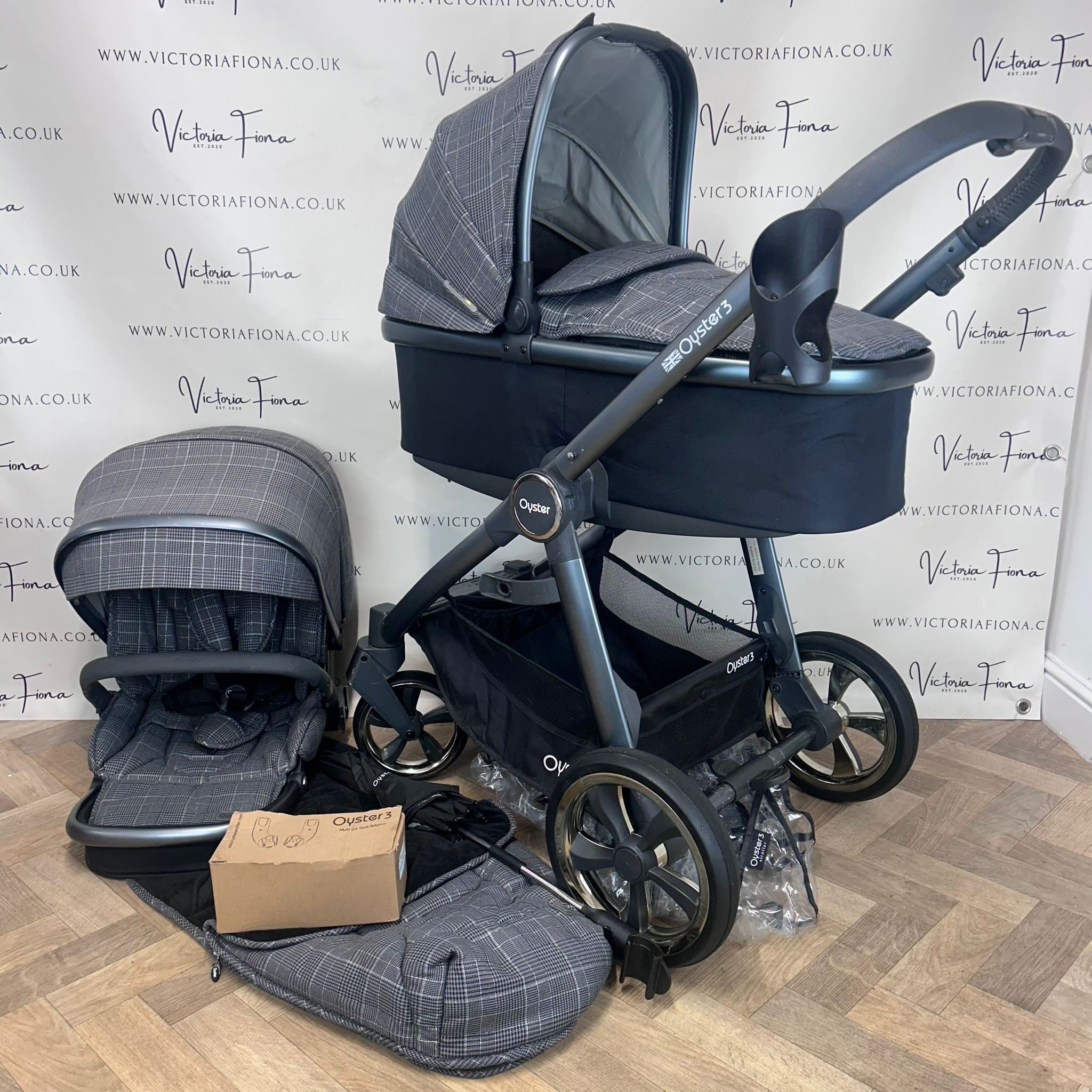 PRELOVED Babystyle Oyster 3 Pushchair & Carrycot - Manhattan Grey Check