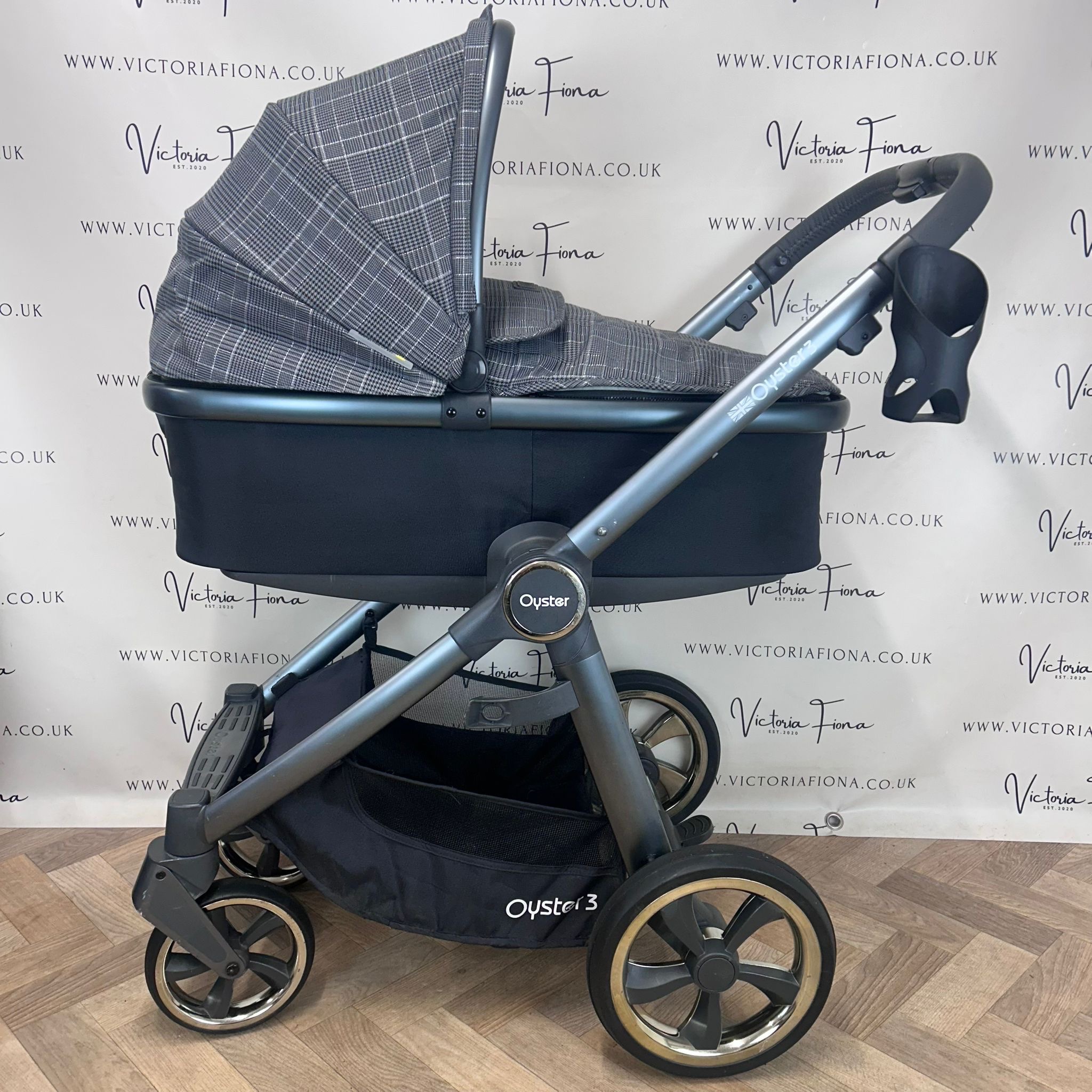 PRELOVED Babystyle Oyster 3 Pushchair & Carrycot - Manhattan Grey Check - Image 5