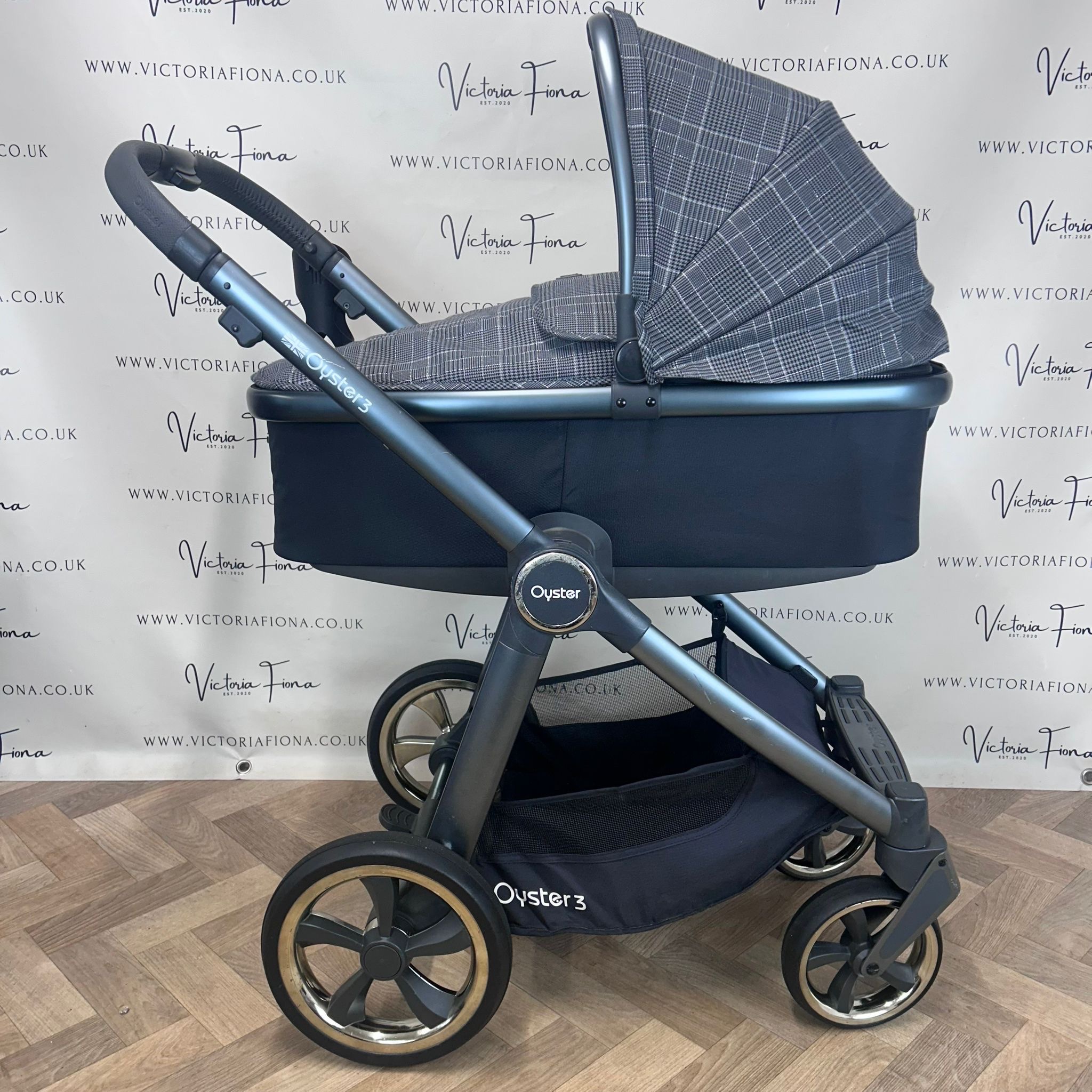 PRELOVED Babystyle Oyster 3 Pushchair & Carrycot - Manhattan Grey Check - Image 2