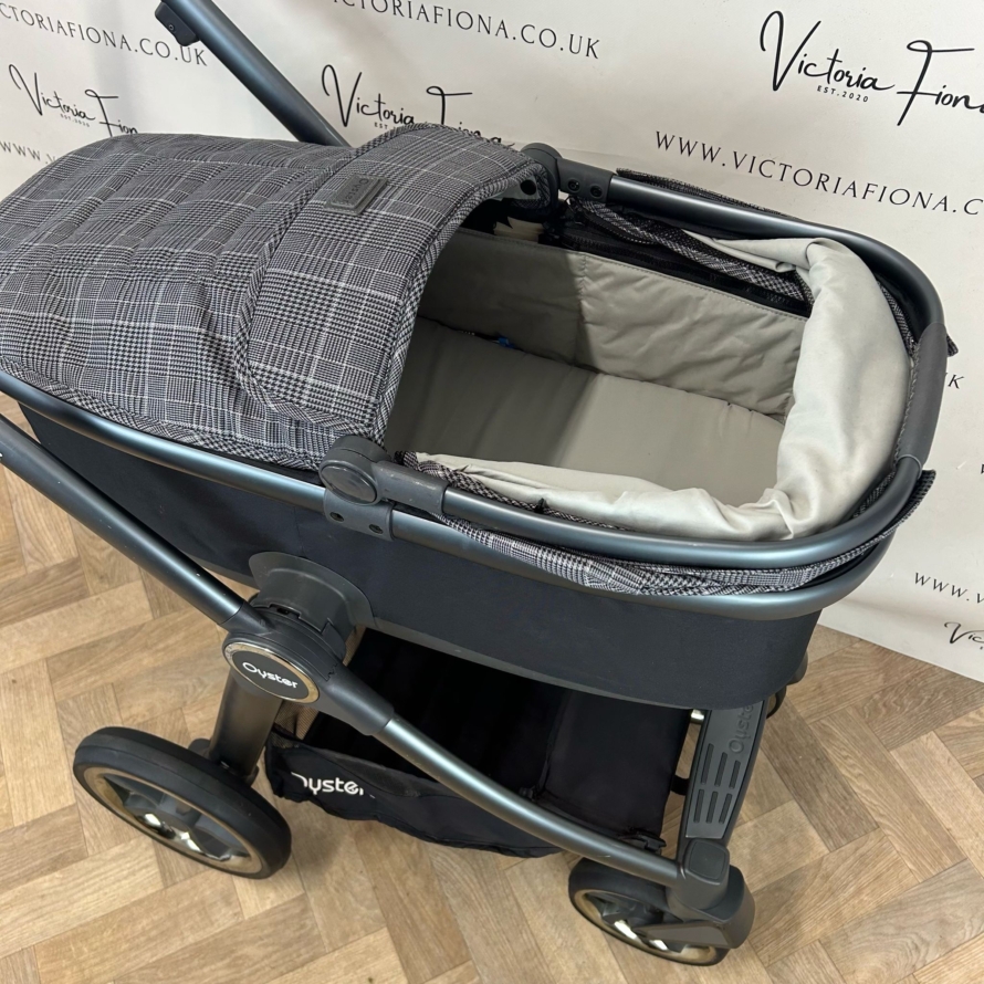 PRELOVED Babystyle Oyster 3 Pushchair & Carrycot - Manhattan Grey Check - Image 2