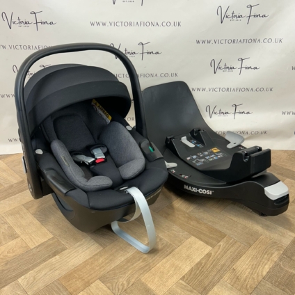 PRELOVED Maxi Cosi Pebble 360 Car Seat and Isofix - Black