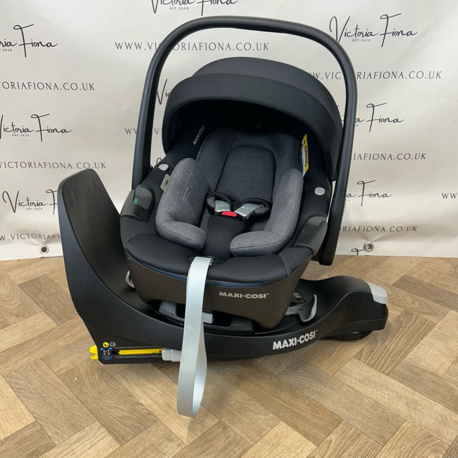 PRELOVED Maxi Cosi Pebble 360 Car Seat and Isofix - Black - Image 3