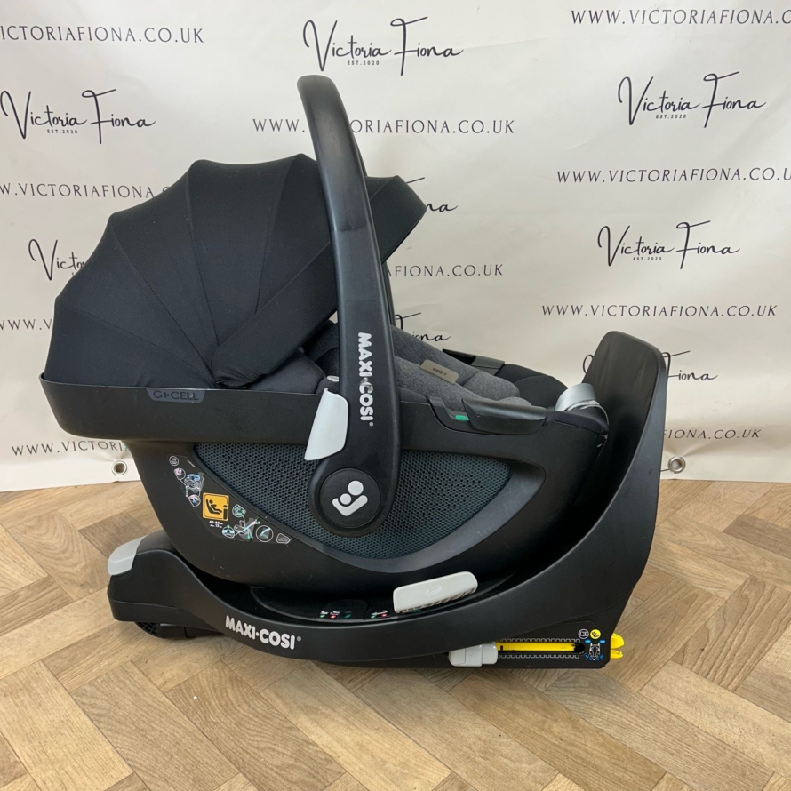 PRELOVED Maxi Cosi Pebble 360 Car Seat and Isofix - Black - Image 4