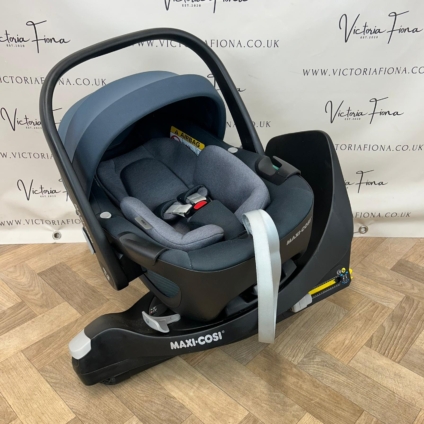 PRELOVED Maxi Cosi Pebble 360 Car Seat and Isofix - Graphite