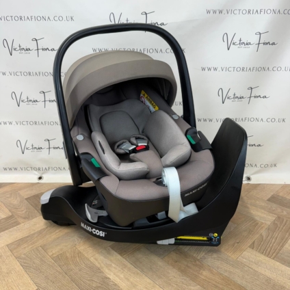 PRELOVED Maxi Cosi Pebble 360 Car Seat and Isofix - Truffle Beige