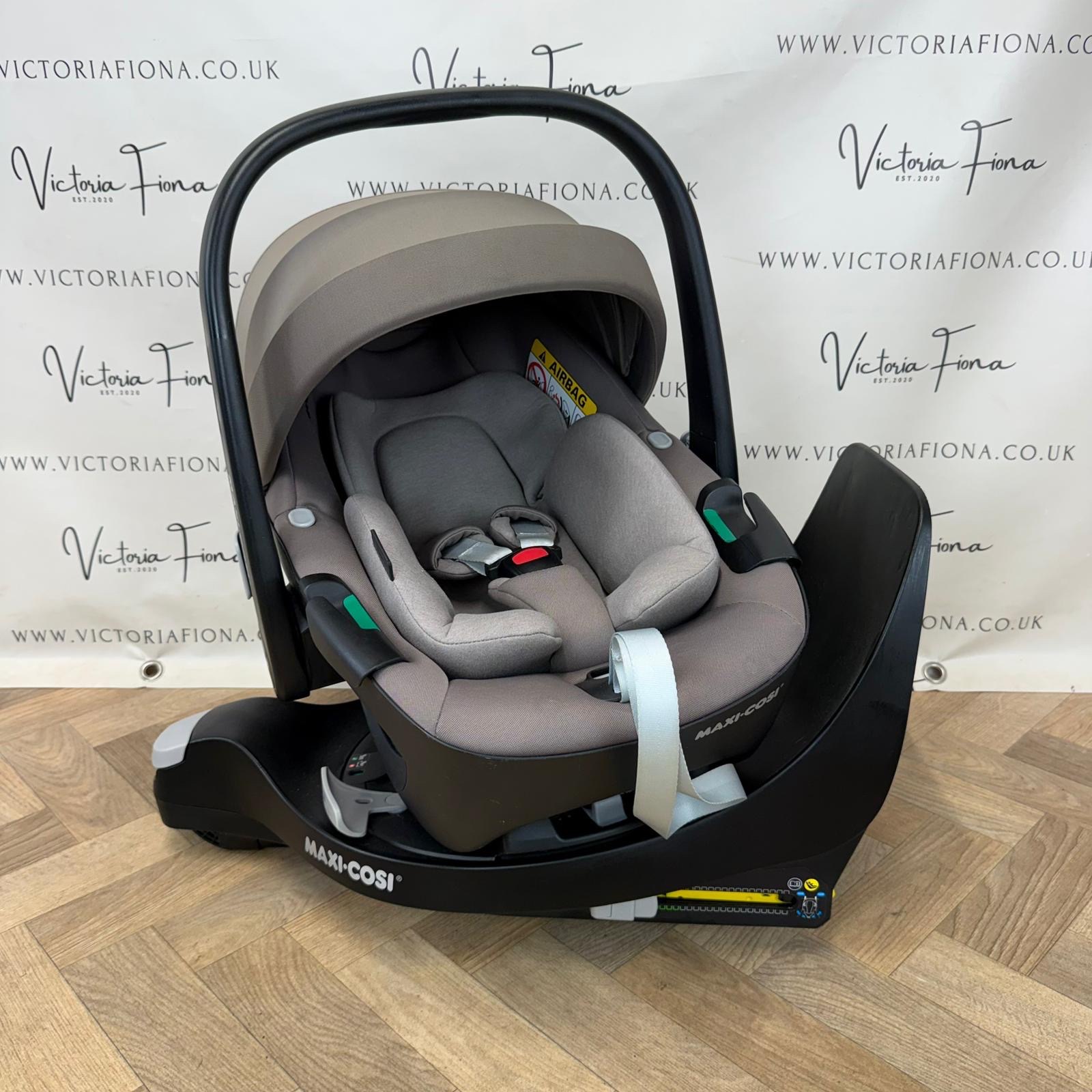 PRELOVED Maxi Cosi Pebble 360 Car Seat and Isofix - Truffle Beige