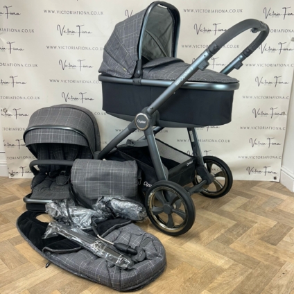 PRELOVED Babystyle Oyster 3 Pushchair & Carrycot - Manhattan Grey Check