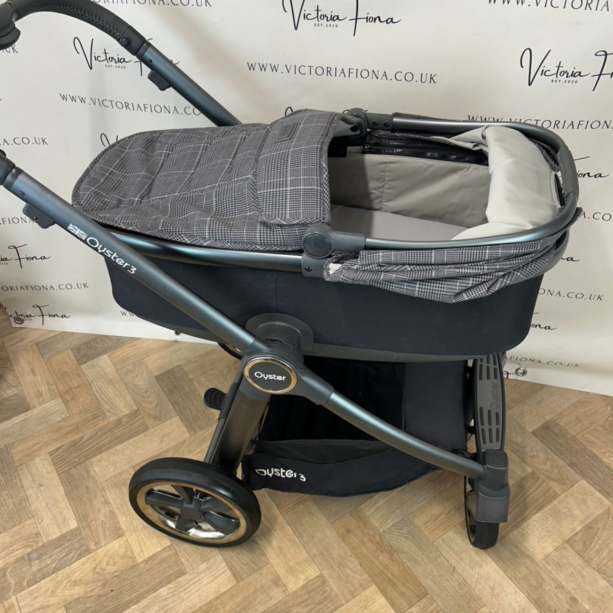 PRELOVED Babystyle Oyster 3 Pushchair & Carrycot - Manhattan Grey Check 🩶 - Image 3
