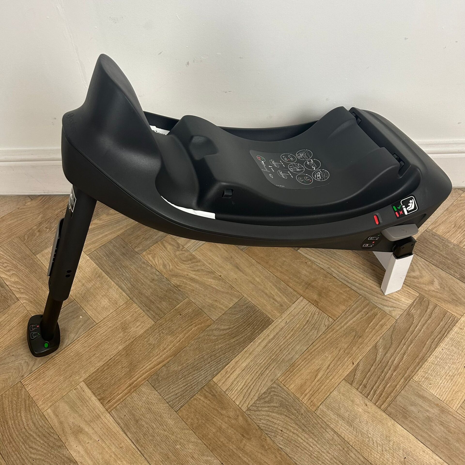 NEW Cybex Base One Isofix