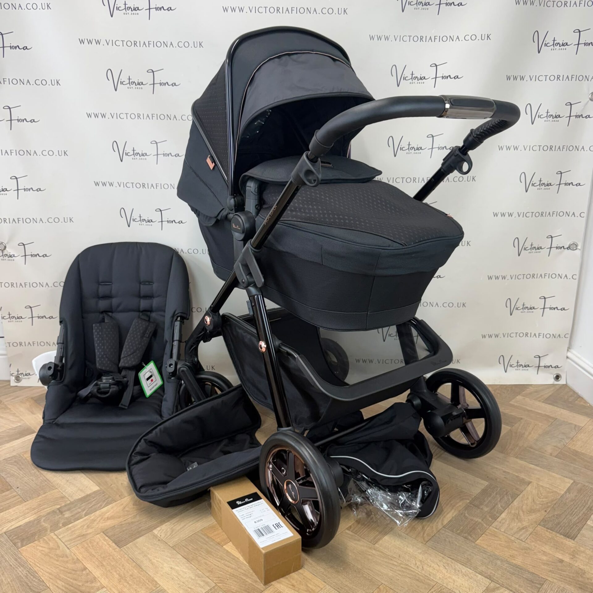 NEW Silver Cross Pioneer Carrycot & Pushchair - Special Edition Eclipse