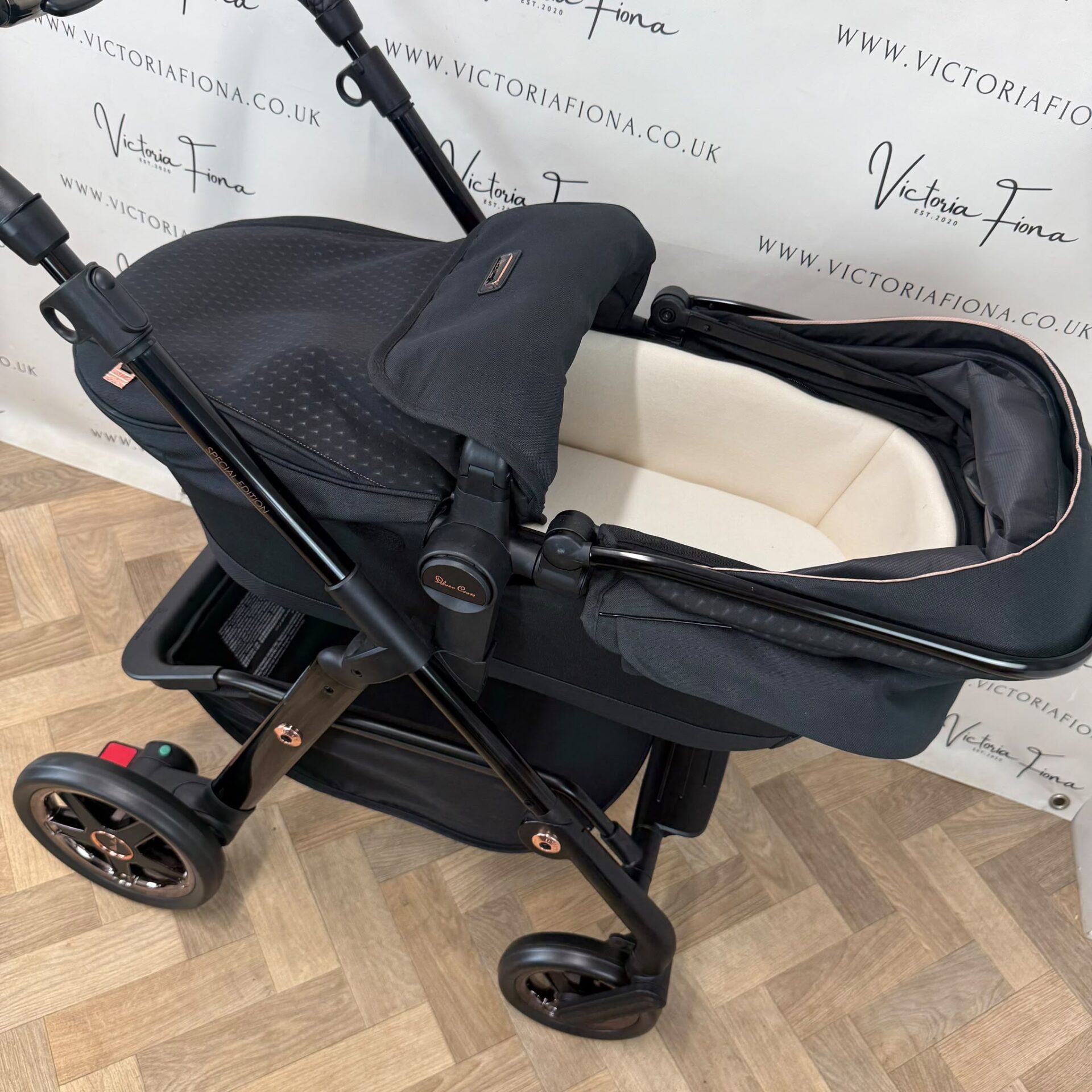 NEW Silver Cross Pioneer Carrycot & Pushchair - Special Edition Eclipse - Image 3
