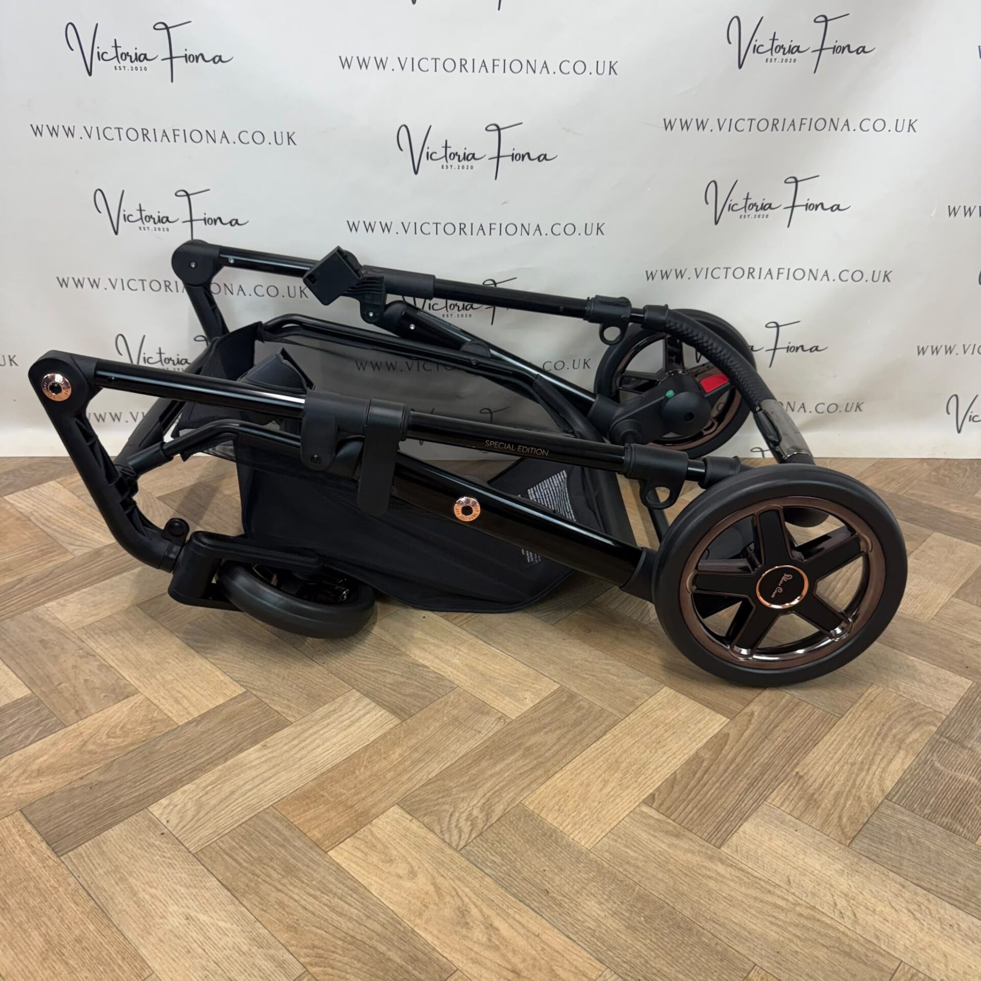 NEW Silver Cross Pioneer Carrycot & Pushchair - Special Edition Eclipse - Image 10