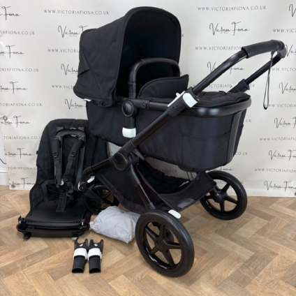 PRELOVED Bugaboo Fox 2 Pushchair & Carrycot – Black With Black Chassis