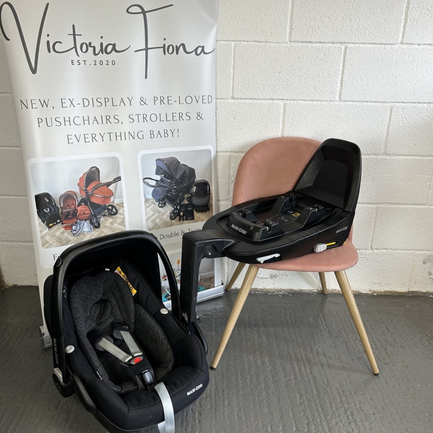 PRELOVED Maxi Cosi Pebble Pro Car Seat with Family Fix 2 Isofix Base