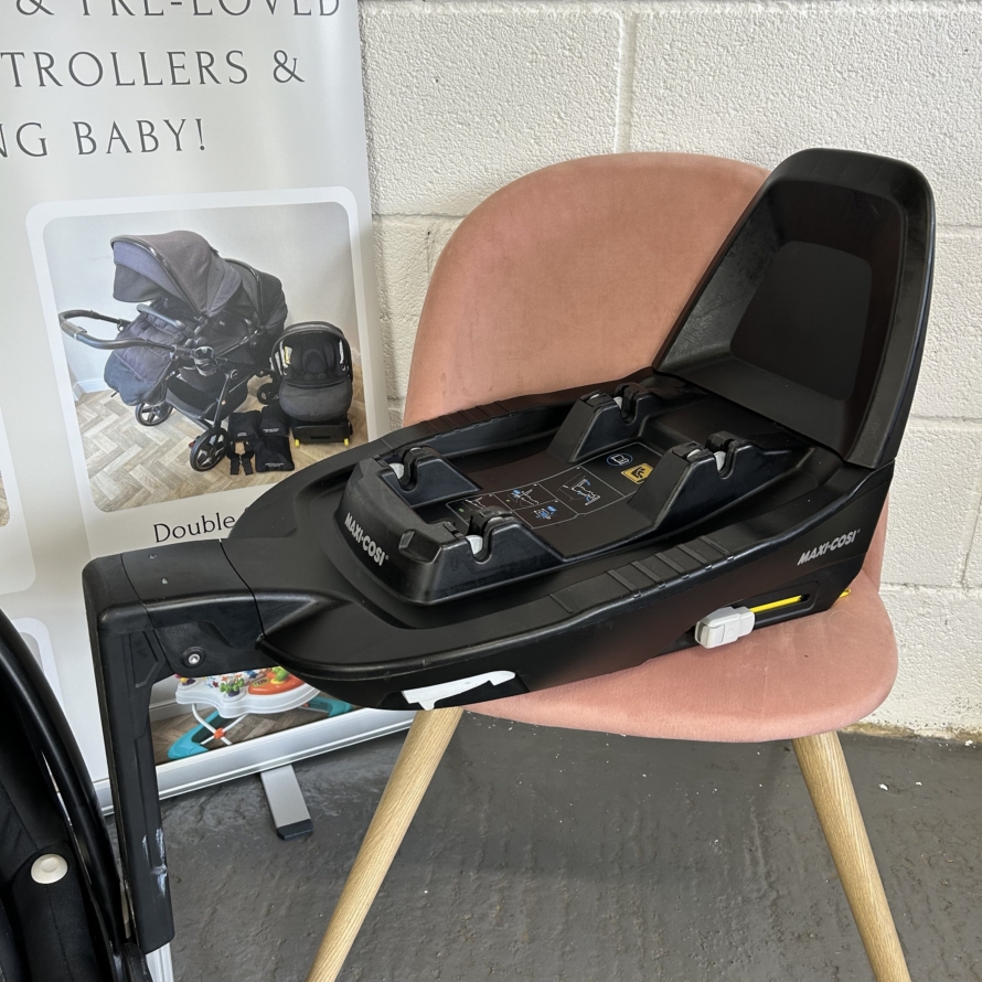 PRELOVED Maxi Cosi Pebble Pro Car Seat with Family Fix 2 Isofix Base - Image 2
