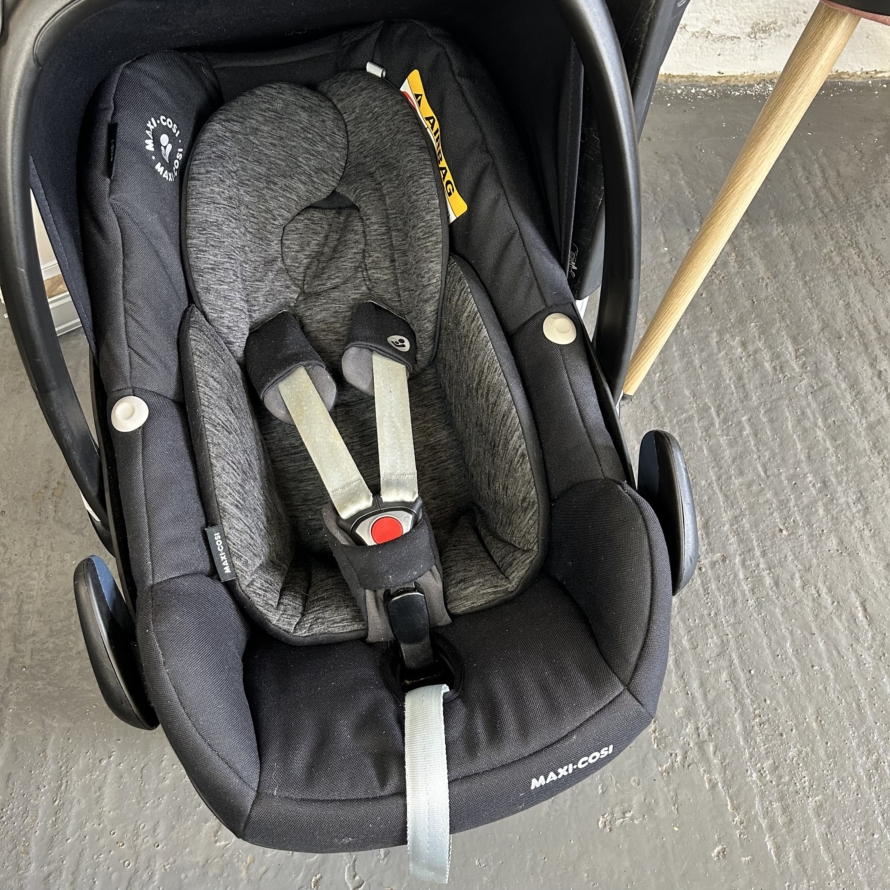 PRELOVED Maxi Cosi Pebble Pro Car Seat with Family Fix 2 Isofix Base - Image 4