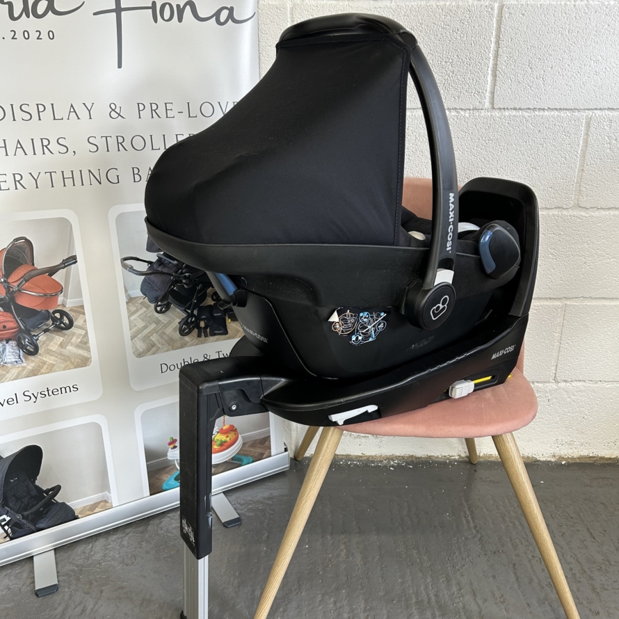PRELOVED Maxi Cosi Pebble Pro Car Seat with Family Fix 2 Isofix Base - Image 3