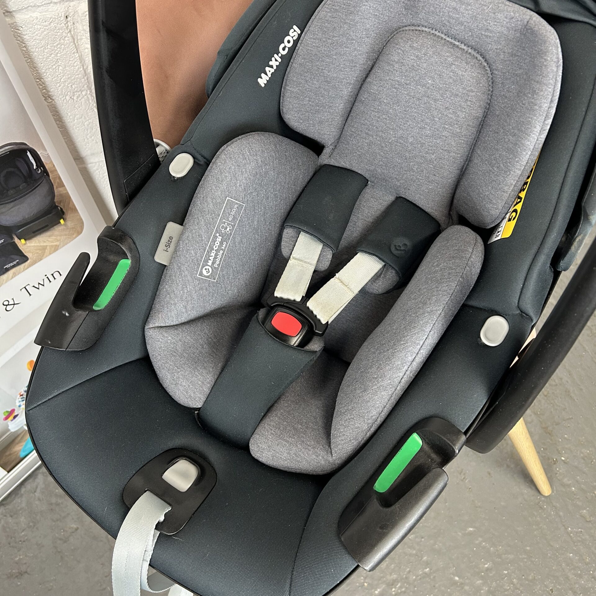 Maxi cosi pebble car seat seat belt deals