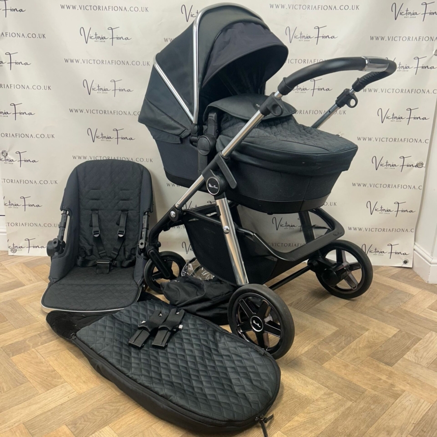 PRELOVED Silver Cross Pioneer Pushchair + Carrycot - PEPPER BLACK & CHROME