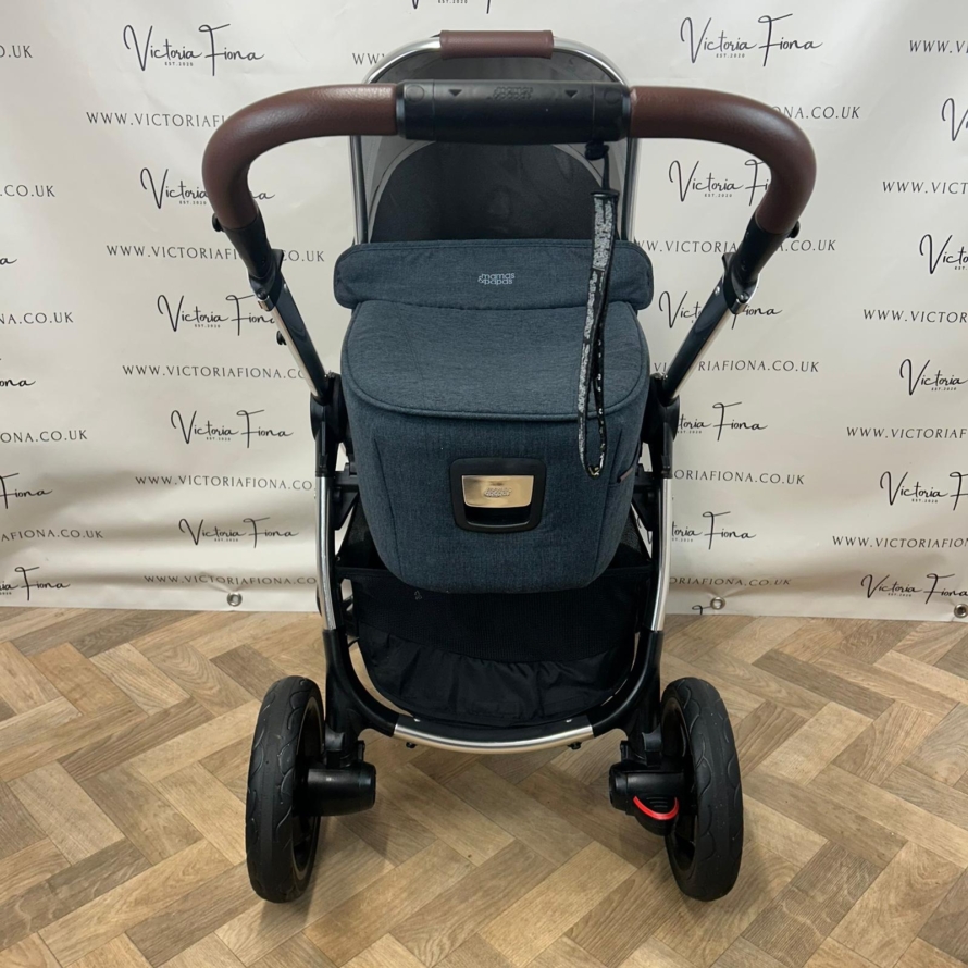PRELOVED Mamas And Papas Ocarro Pushchair & Carrycot - Navy Flannel - Image 3