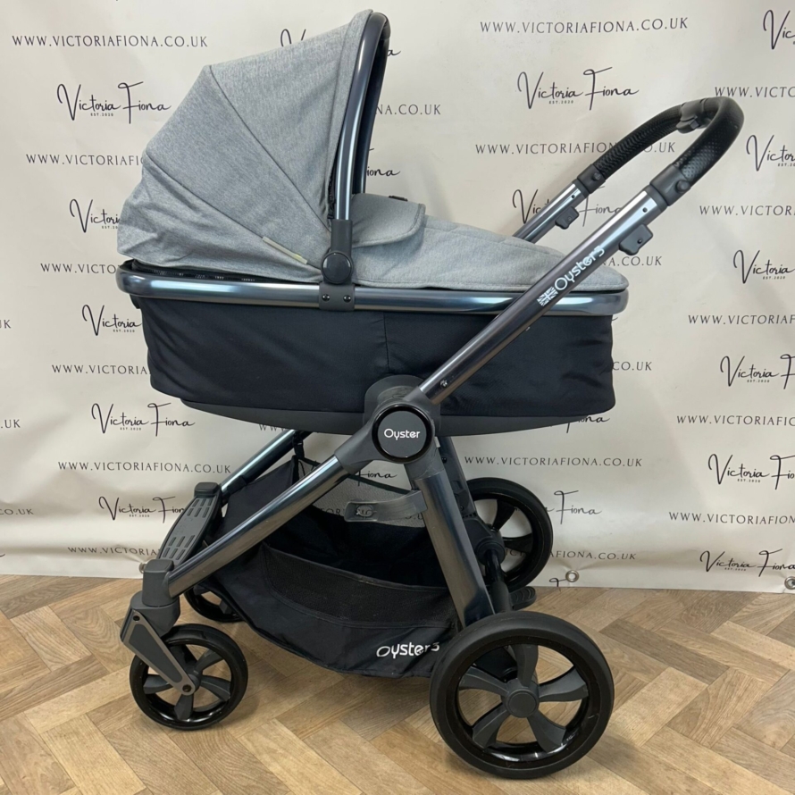 PRELOVED Babystyle Oyster 3 Pushchair & Carrycot - Moon Grey 🌒 - Image 3