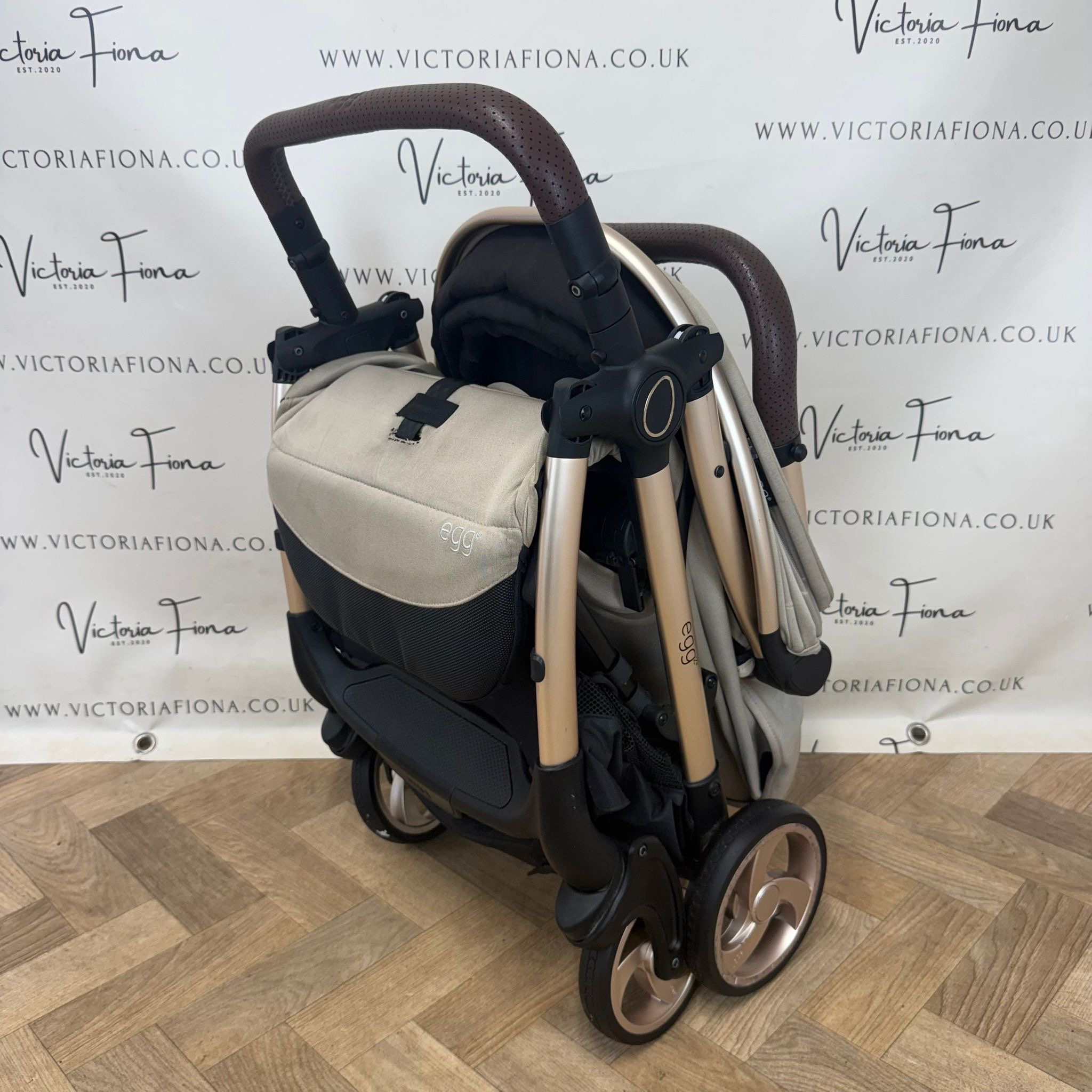 PRELOVED egg Z Stroller Gold Chassis - Feather RRP£399 - Image 6