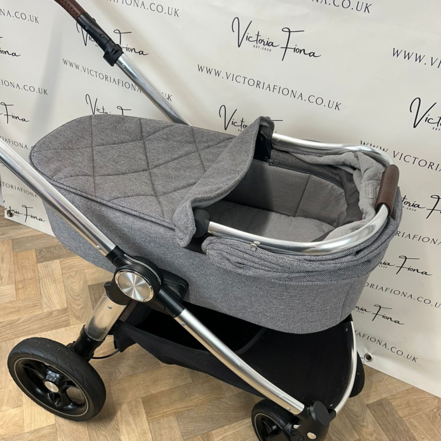 PRELOVED Mamas & Papas Ocarro Pushchair & Carrycot Travel System - Grey Twill 🩶 - Image 5