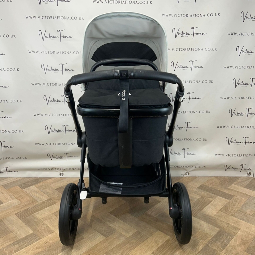 PRELOVED Bugaboo Fox 3 Pushchair & Carrycot – Misty White With Black Chassis - Image 2