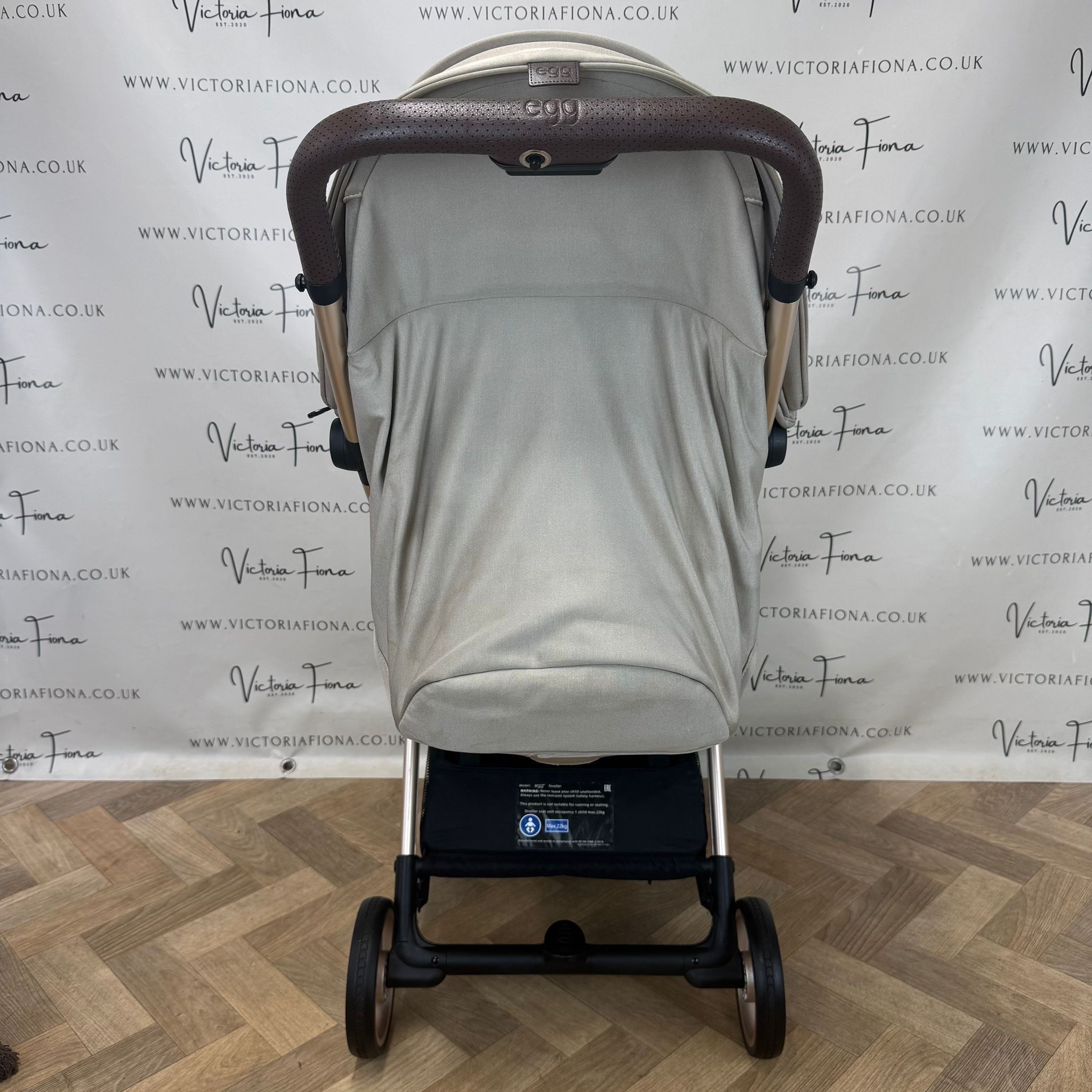 PRELOVED egg Z Stroller Gold Chassis - Feather RRP£399 - Image 4