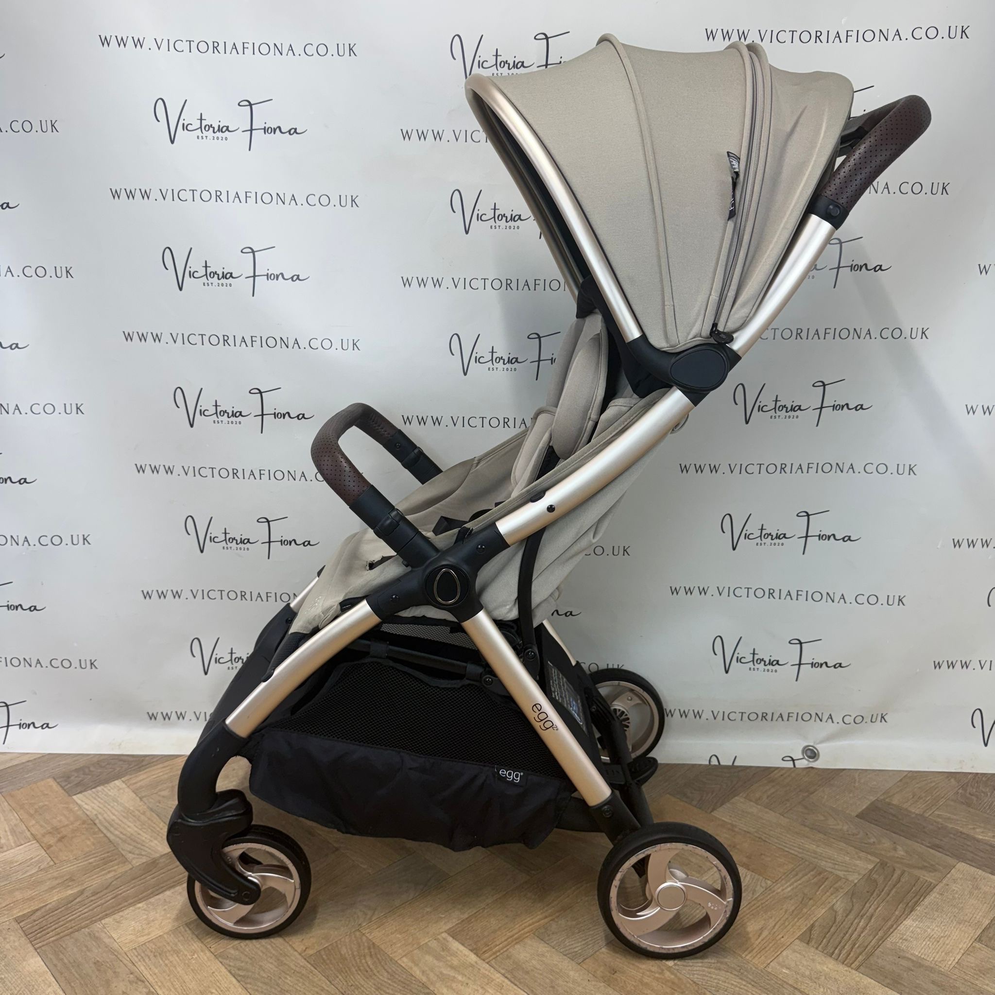 PRELOVED egg Z Stroller Gold Chassis - Feather RRP£399 - Image 2