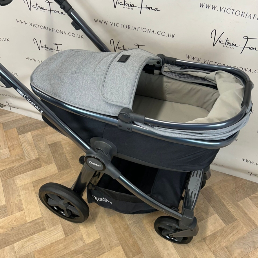 PRELOVED Babystyle Oyster 3 Pushchair & Carrycot - Moon Grey 🌒 - Image 4