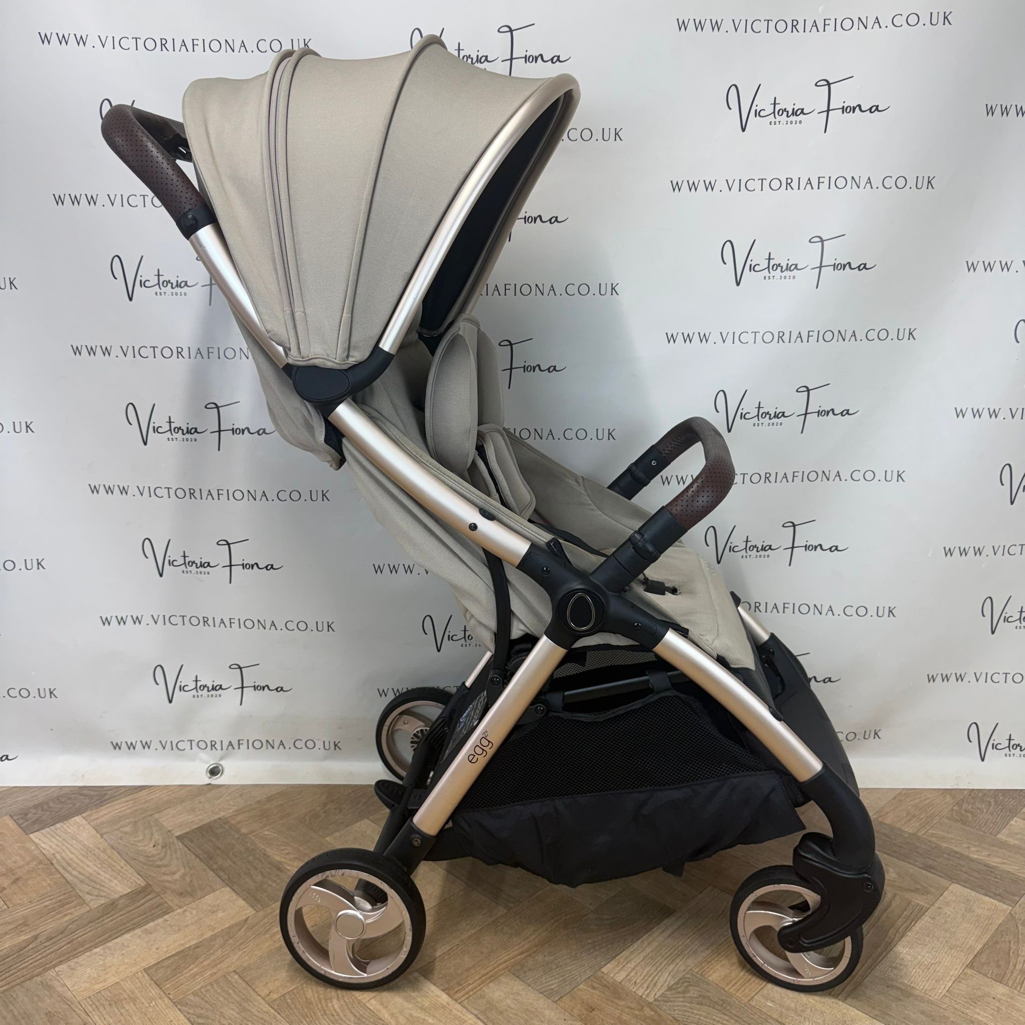 PRELOVED egg Z Stroller Gold Chassis - Feather RRP£399 - Image 5