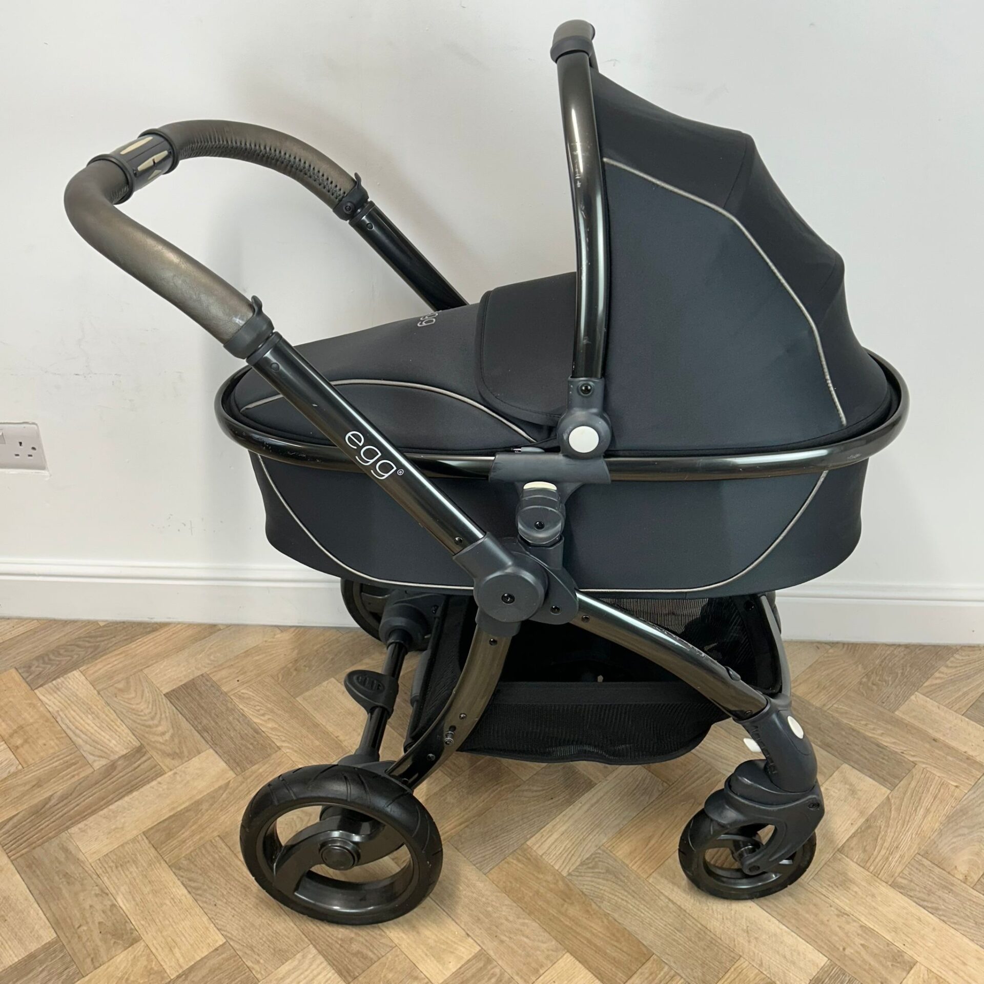 PRELOVED Egg Pushchair Pram Travel System Shadow Black