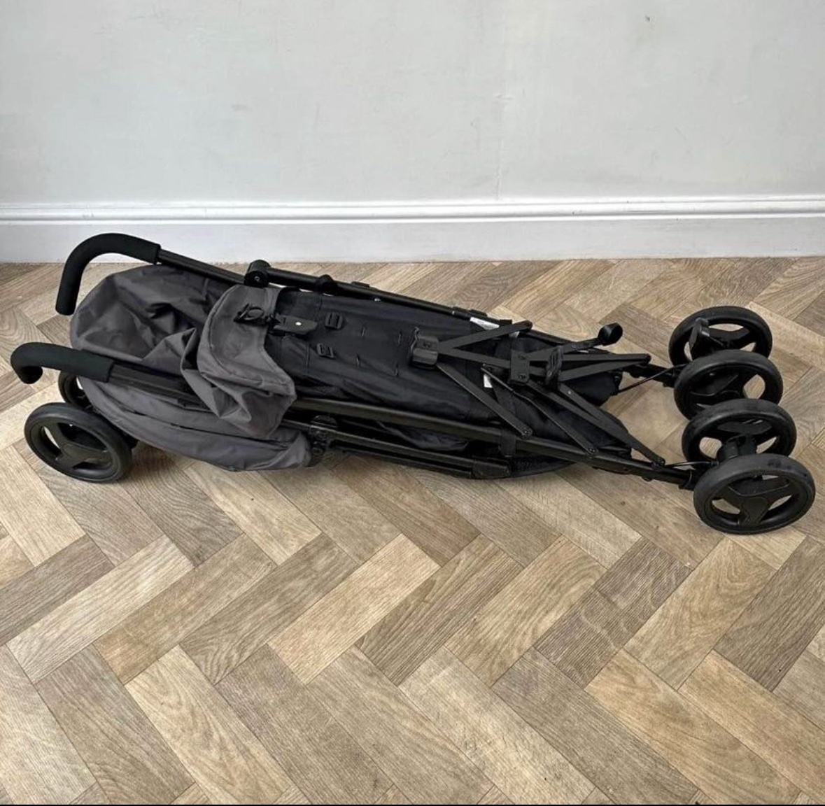 NEW Graco Travelite Stroller Pushchair - Black Grey - Image 3