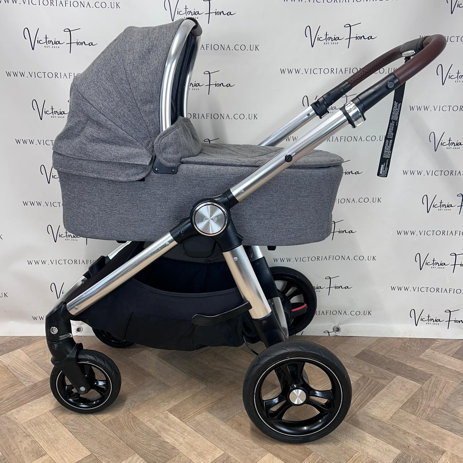 PRELOVED Mamas & Papas Ocarro Pushchair & Carrycot Travel System - Grey Twill 🩶 - Image 2