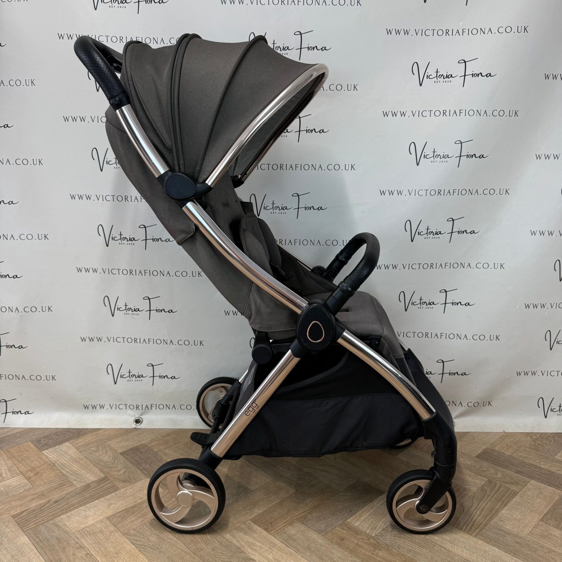 PRELOVED egg Z Stroller Gold Chassis - Hunter Green RRP£399 - Image 2