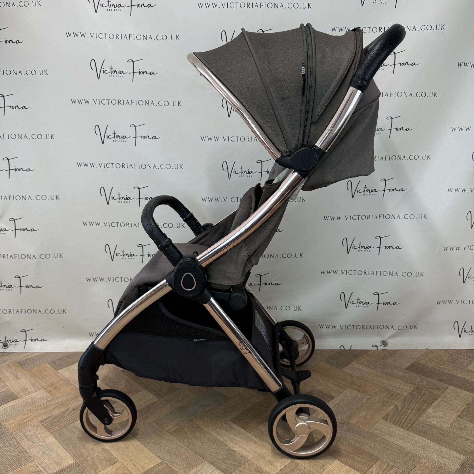 PRELOVED egg Z Stroller Gold Chassis - Hunter Green RRP£399 - Image 4