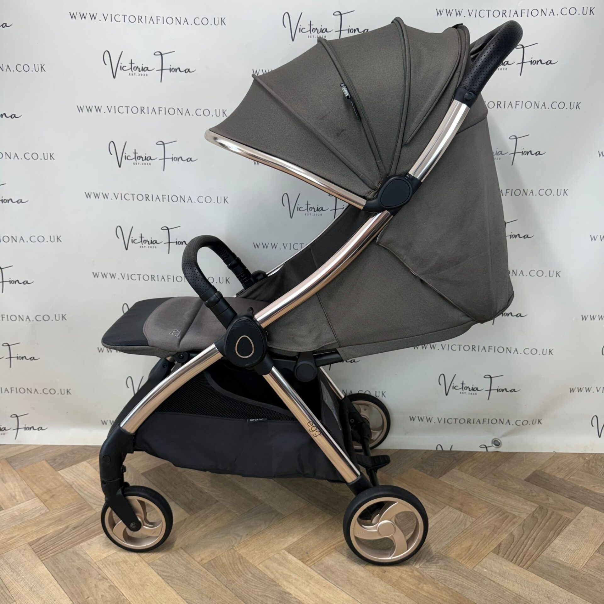 PRELOVED egg Z Stroller Gold Chassis - Hunter Green RRP£399 - Image 5
