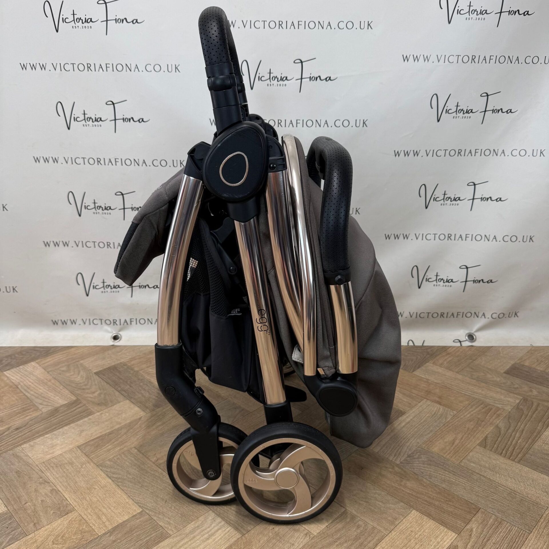 PRELOVED egg Z Stroller Gold Chassis - Hunter Green RRP£399 - Image 7