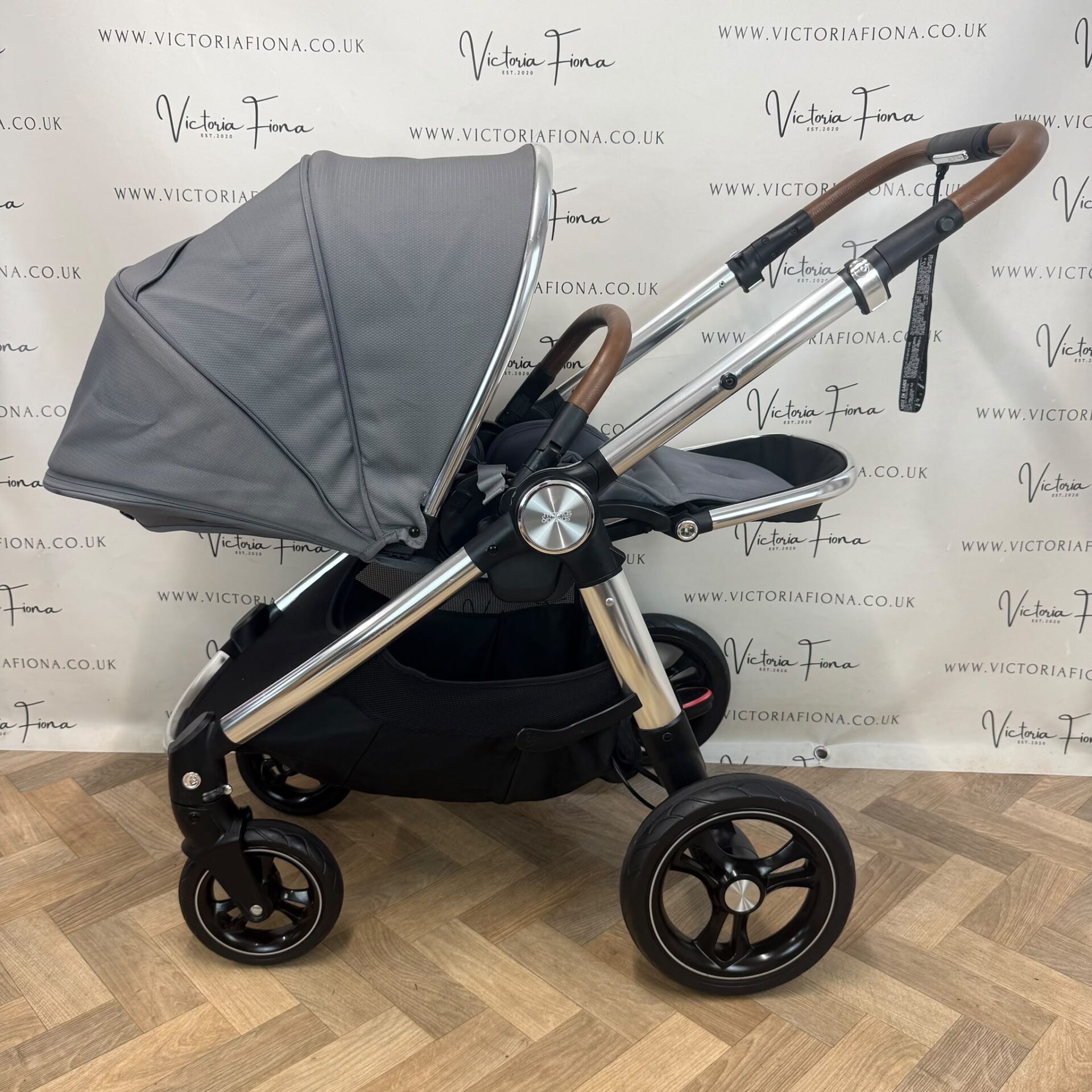 PRELOVED Mamas & Papas Ocarro Carrycot & Pushchair - Fossil Grey - Image 5