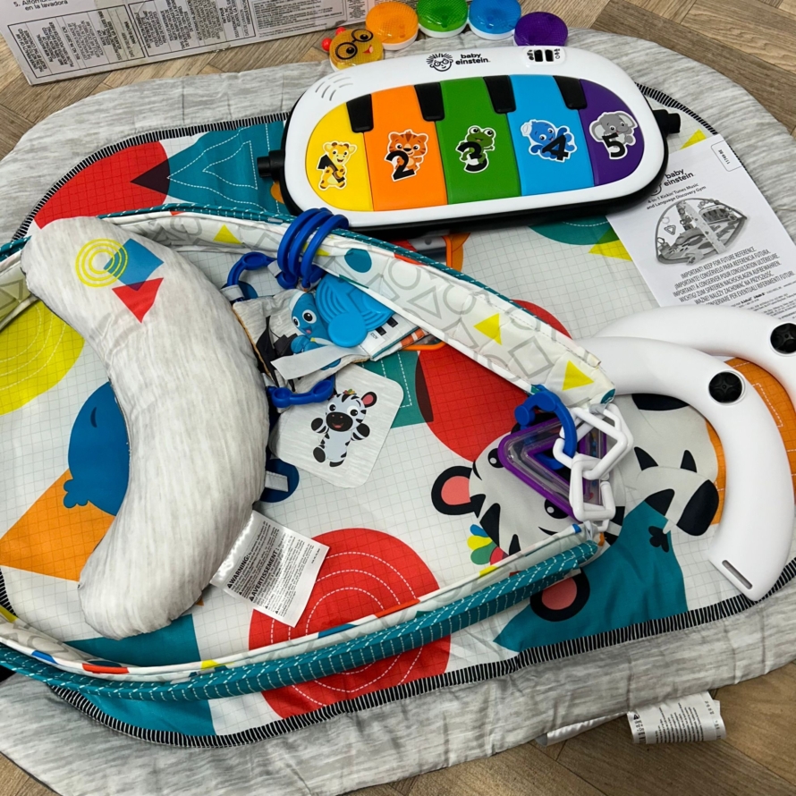 NEW Baby Einstein
4-in-1 Kickin' Tunes Music and Language Discovery Activity Gym Play Mat