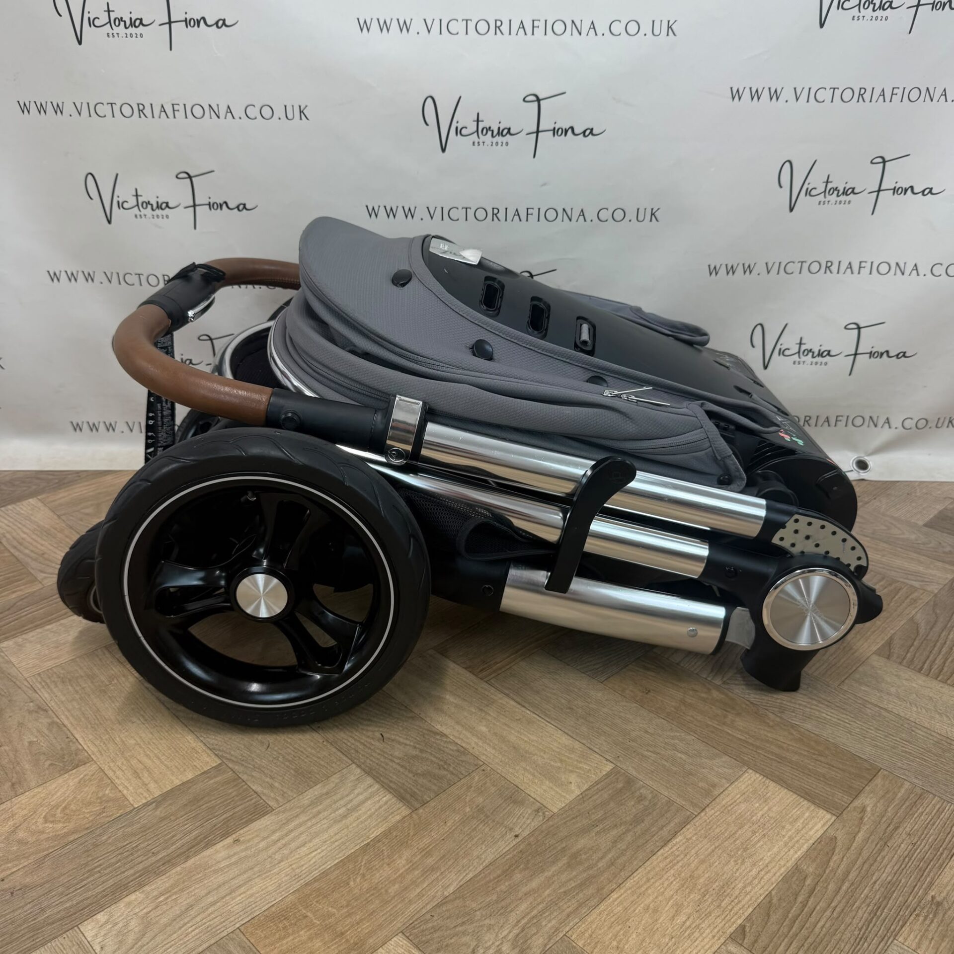 PRELOVED Mamas & Papas Ocarro Carrycot & Pushchair - Fossil Grey - Image 9