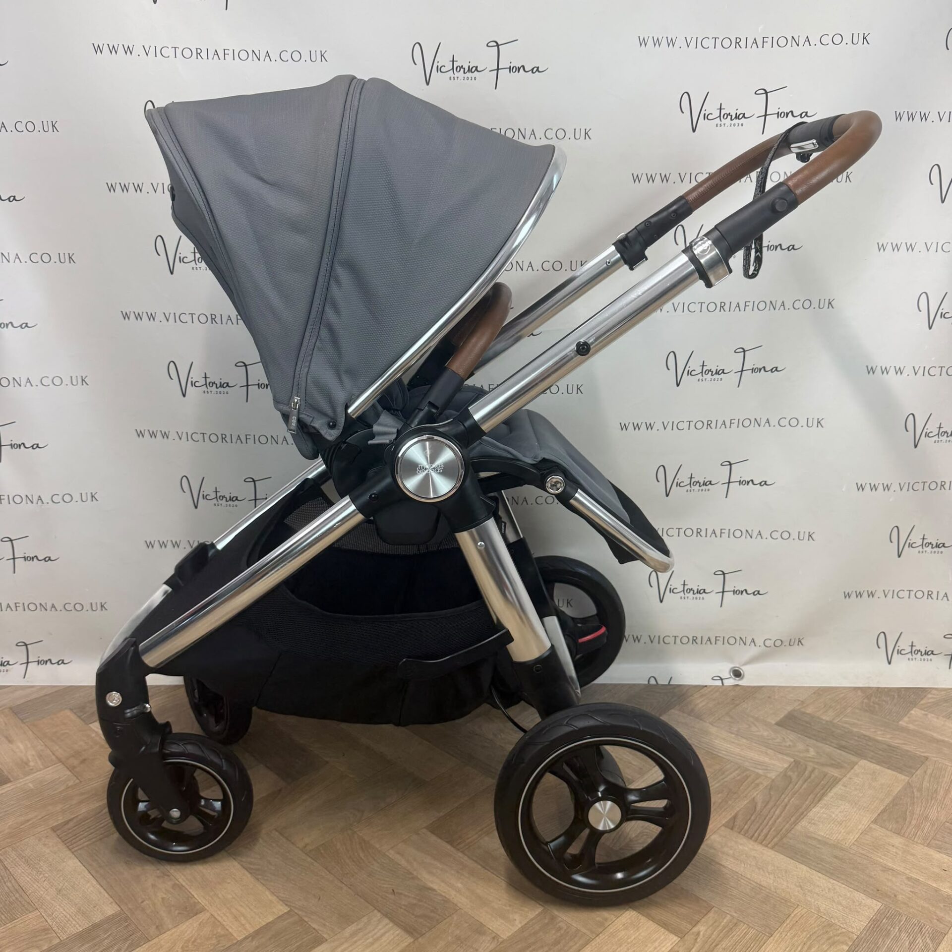 PRELOVED Mamas & Papas Ocarro Carrycot & Pushchair - Fossil Grey - Image 6