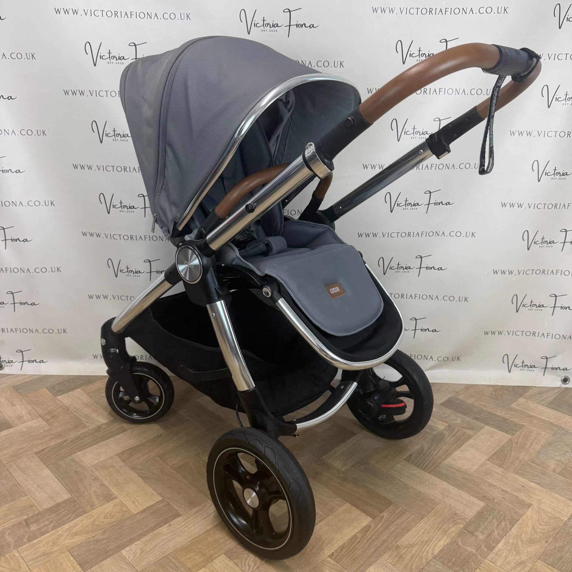 PRELOVED Mamas & Papas Ocarro Carrycot & Pushchair - Fossil Grey - Image 7
