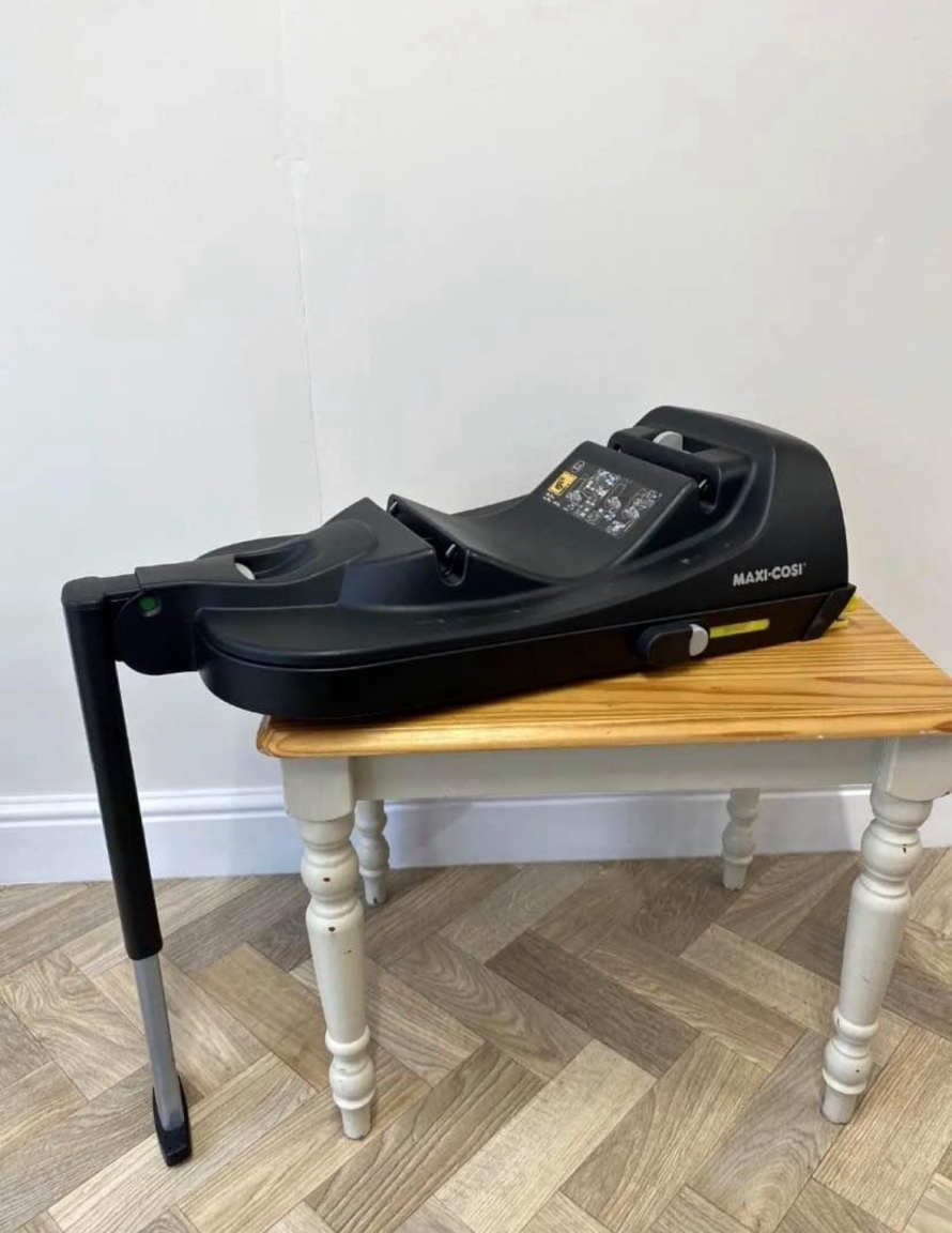 NEW Maxi Cosi Cabriofix I-Size Isofix base RRP£120
