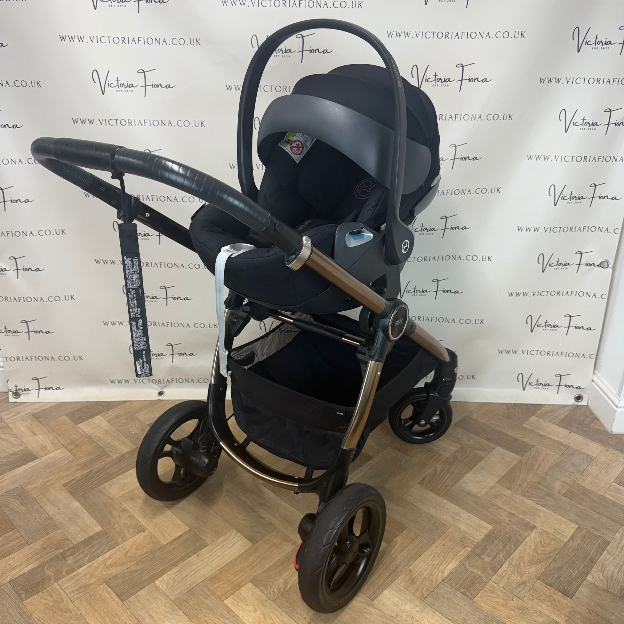 PRELOVED Mamas And Papas Ocarro Pushchair & Carrycot with Cybex 360 Lie Flat Car Seat & Isofix - Simply Luxe - Image 8